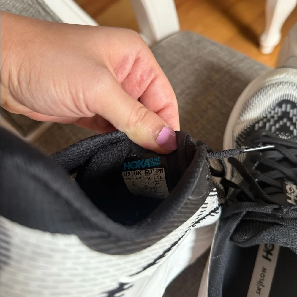 Women’s Hoka Skyflow Sneaker - Picture 7 of 8